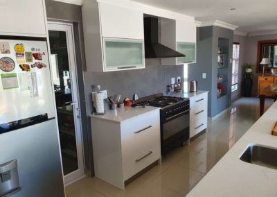 Kitchen renovation Cape Town - Custom kitchen installation featuring light coloured countertops and gloss white doors